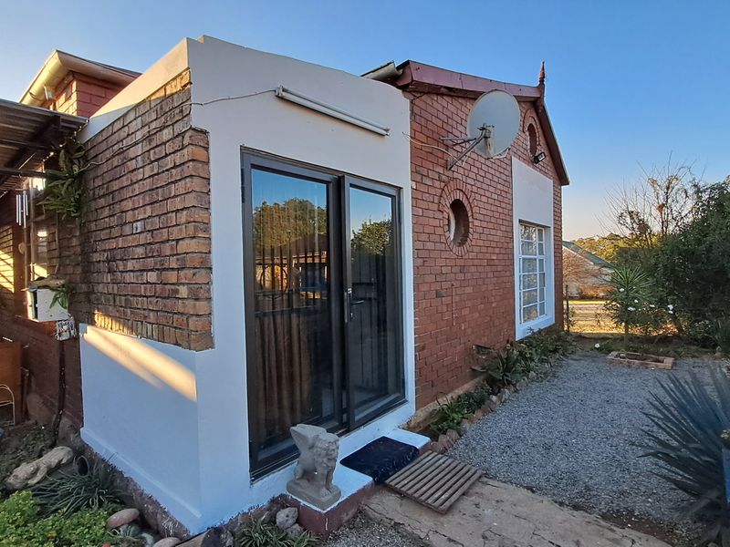 Charming 2-Bedroom Gem in the Heart of town – Perfect for First-Time Buyers or Investors - Photo 1