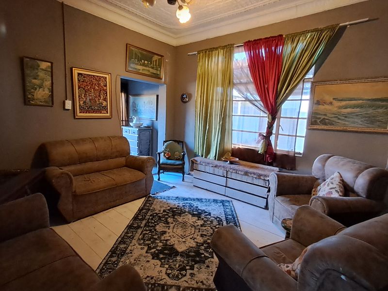 Charming 2-Bedroom Gem in the Heart of town – Perfect for First-Time Buyers or Investors - Photo 3