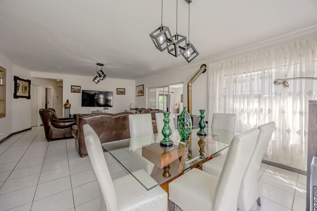 Stunning 3-bedroom Gated Estate in Wilgeheuwel, Roodepoort—Luxury Living Awaits! Don't miss out! - Photo 5