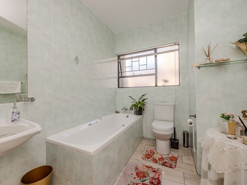 Stunning 3-bedroom Gated Estate in Wilgeheuwel, Roodepoort—Luxury Living Awaits! Don't miss out! - Photo 10