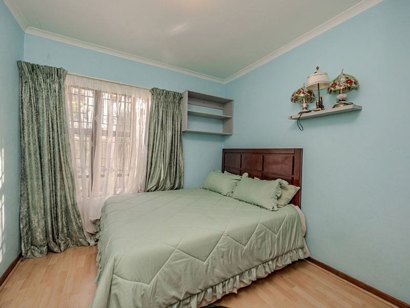 Stunning 3-bedroom Gated Estate in Wilgeheuwel, Roodepoort—Luxury Living Awaits! Don't miss out! - Photo 9