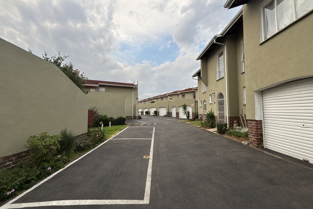 Investor Opportunity – 3 Bedroom Townhouse with Long-Term Tenants - Photo 4