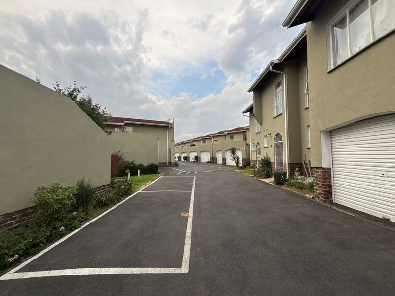 Investor Opportunity – 3 Bedroom Townhouse with Long-Term Tenants - Photo 4