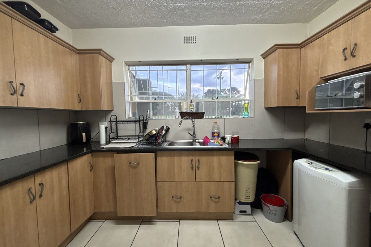 Investor Opportunity – 3 Bedroom Townhouse with Long-Term Tenants - Photo 5