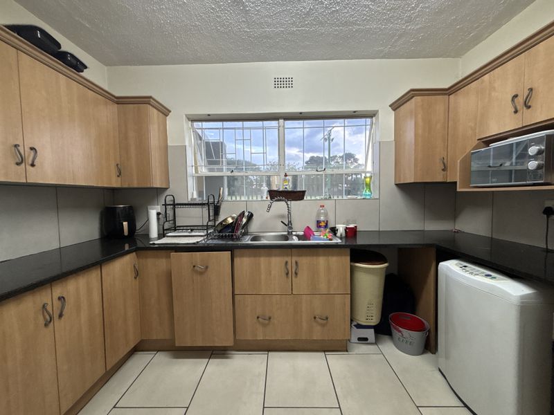 Investor Opportunity – 3 Bedroom Townhouse with Long-Term Tenants - Photo 5