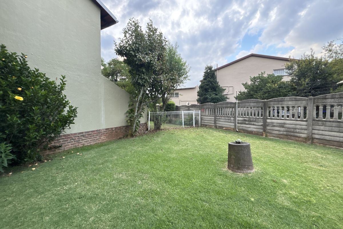 Investor Opportunity – 3 Bedroom Townhouse with Long-Term Tenants - Photo 2