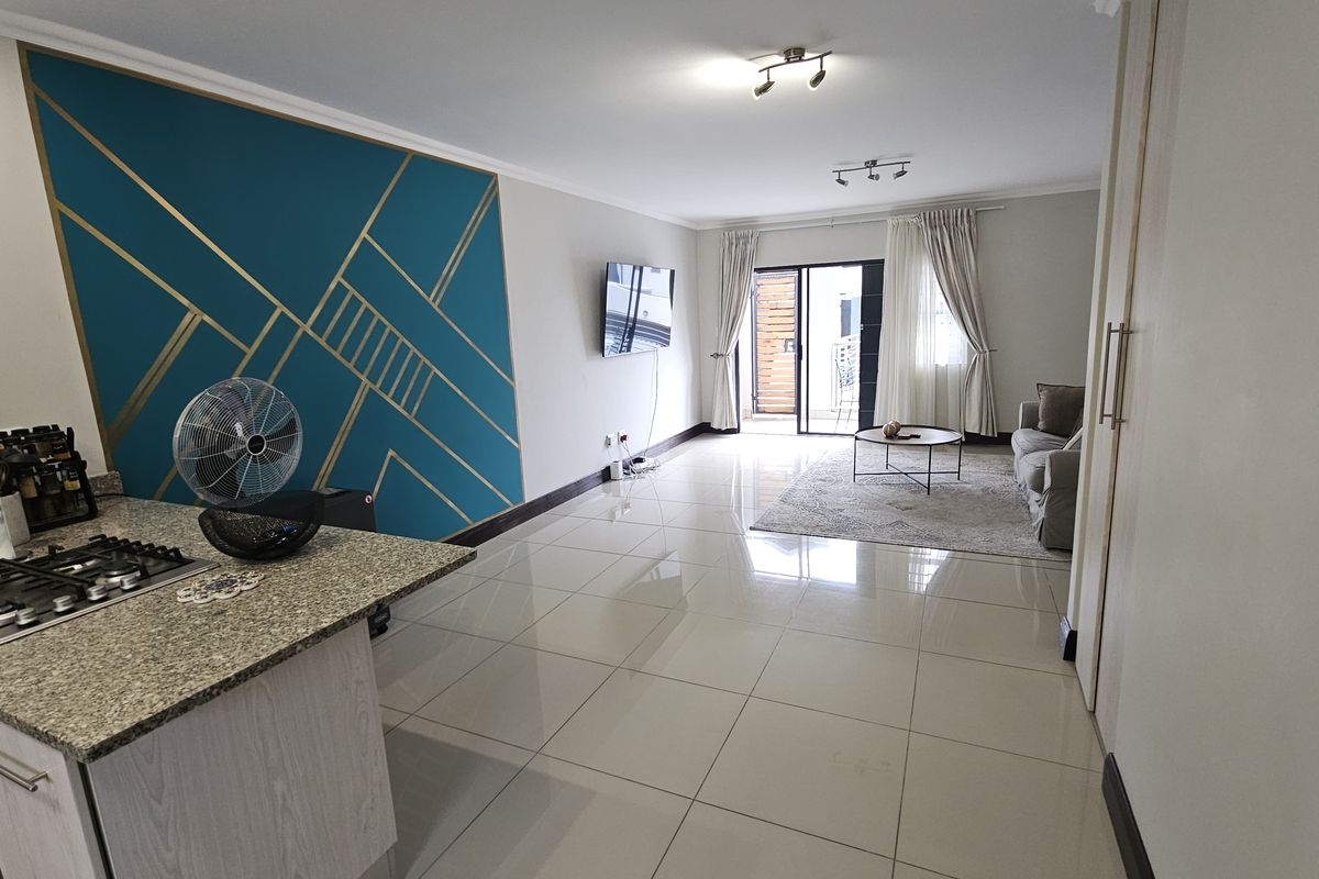 A SMART BUY YOU CAN'T AFFORD TO MISS IN CROWTHORNE! - Photo 4