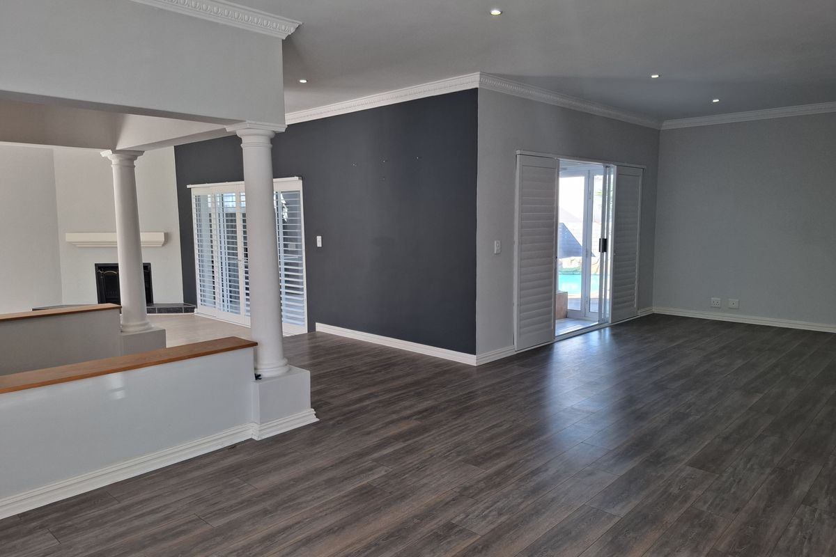 Elegant Four Bedroom Family Home in West Beach, Blouberg - Photo 5