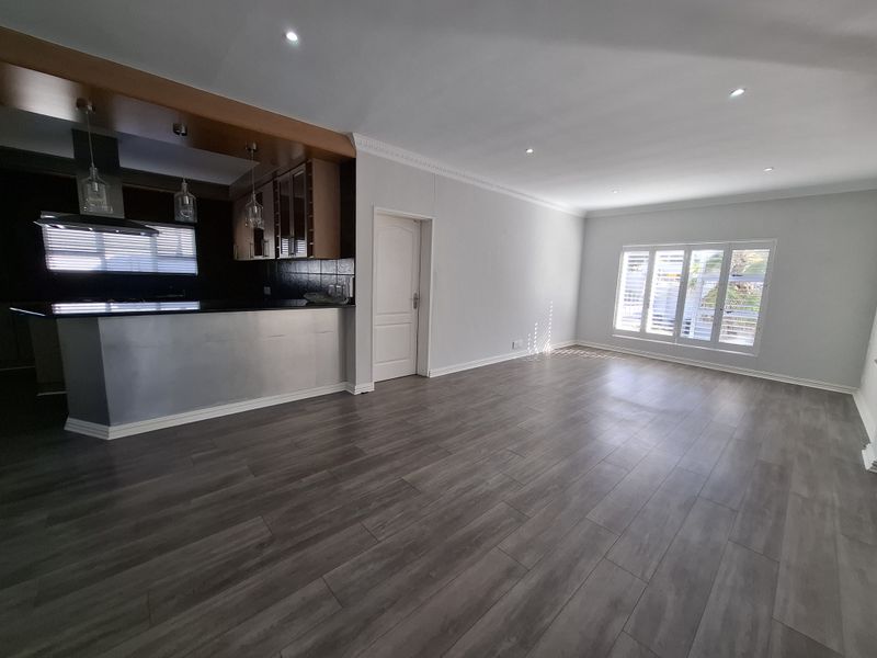 Elegant Four Bedroom Family Home in West Beach, Blouberg - Photo 6