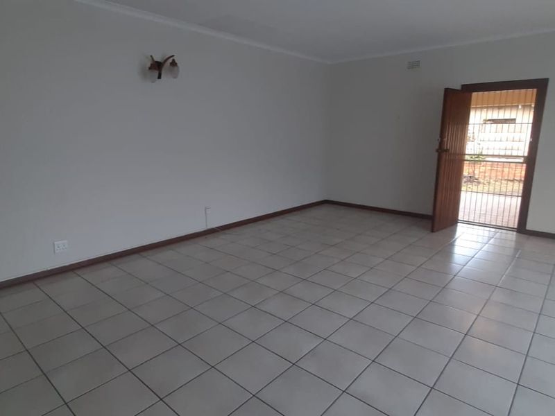Spacious 2 Bedroom House to Rent in Gezina - Photo 2