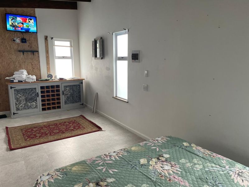 Stylish single-level living with cottage & sea views - Photo 4