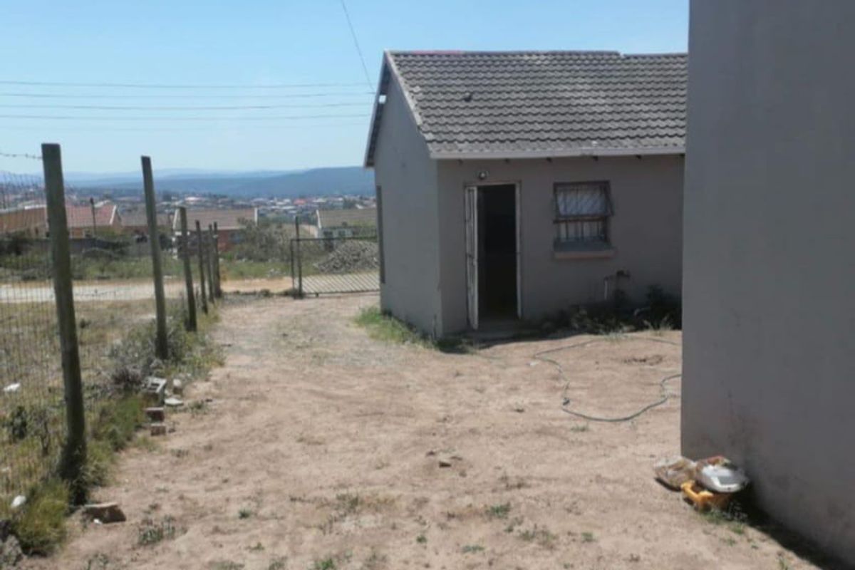 Affordable Fixer Upper with great potential. - Photo 3