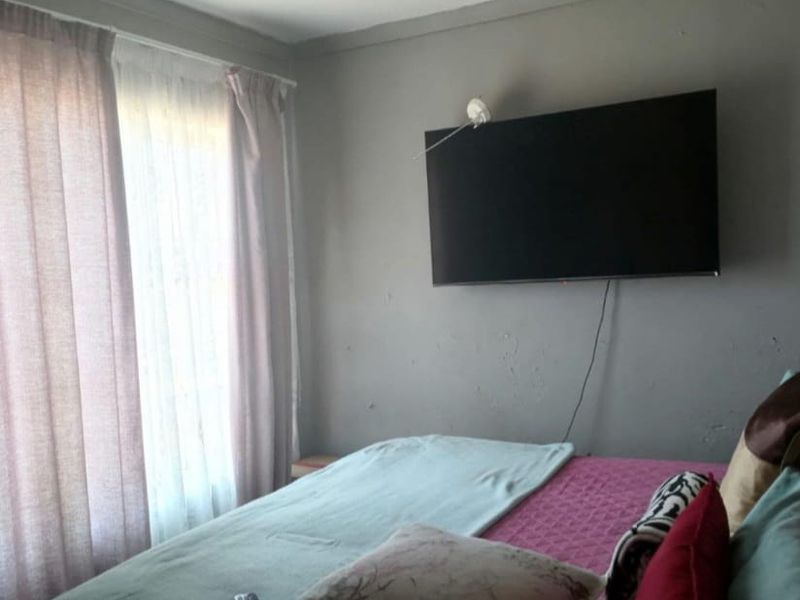 Affordable Fixer Upper with great potential. - Photo 9