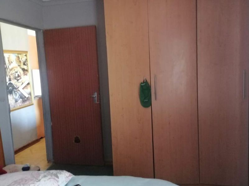 Affordable Fixer Upper with great potential. - Photo 8