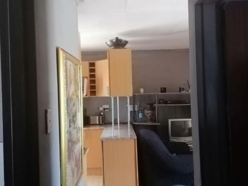 Affordable Fixer Upper with great potential. - Photo 6