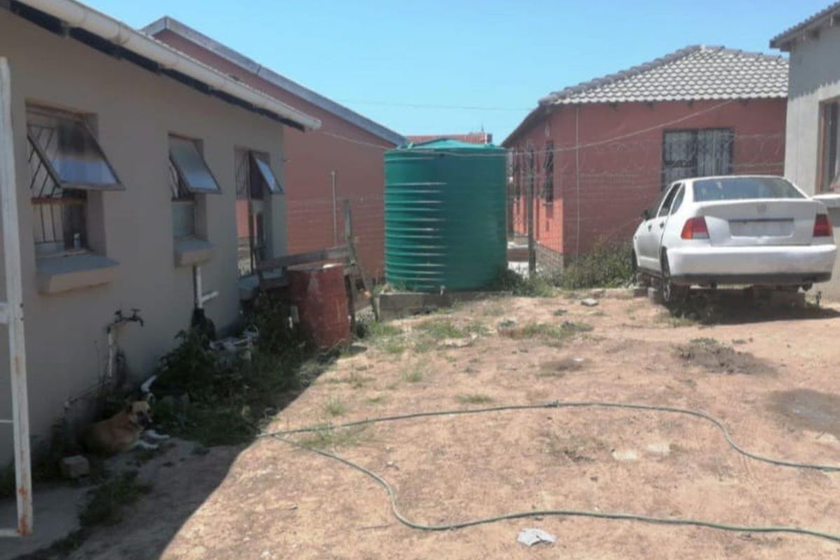 Affordable Fixer Upper with great potential. - Photo 2