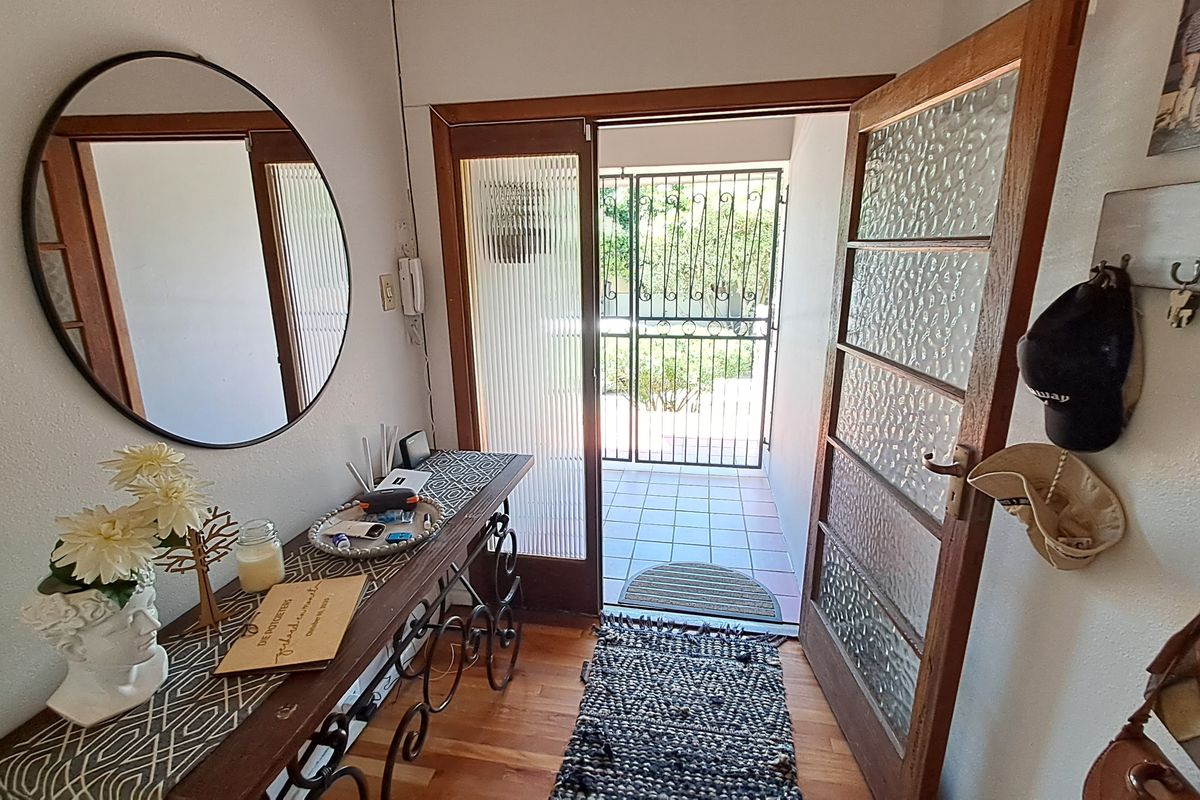 Spacious 4 Bedroom Family Home with Pool to Rent - Photo 3