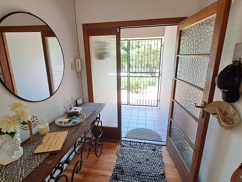 Spacious 4 Bedroom Family Home with Pool to Rent - Photo 3