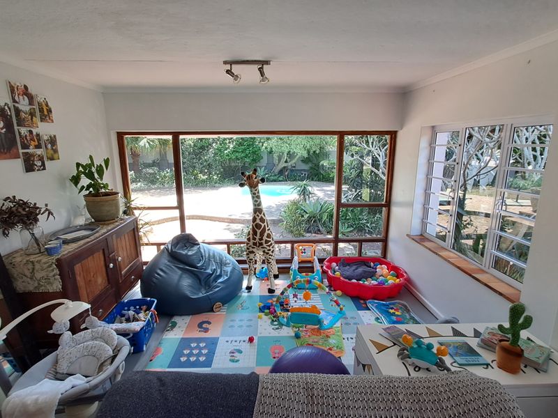 Spacious 4 Bedroom Family Home with Pool to Rent - Photo 5