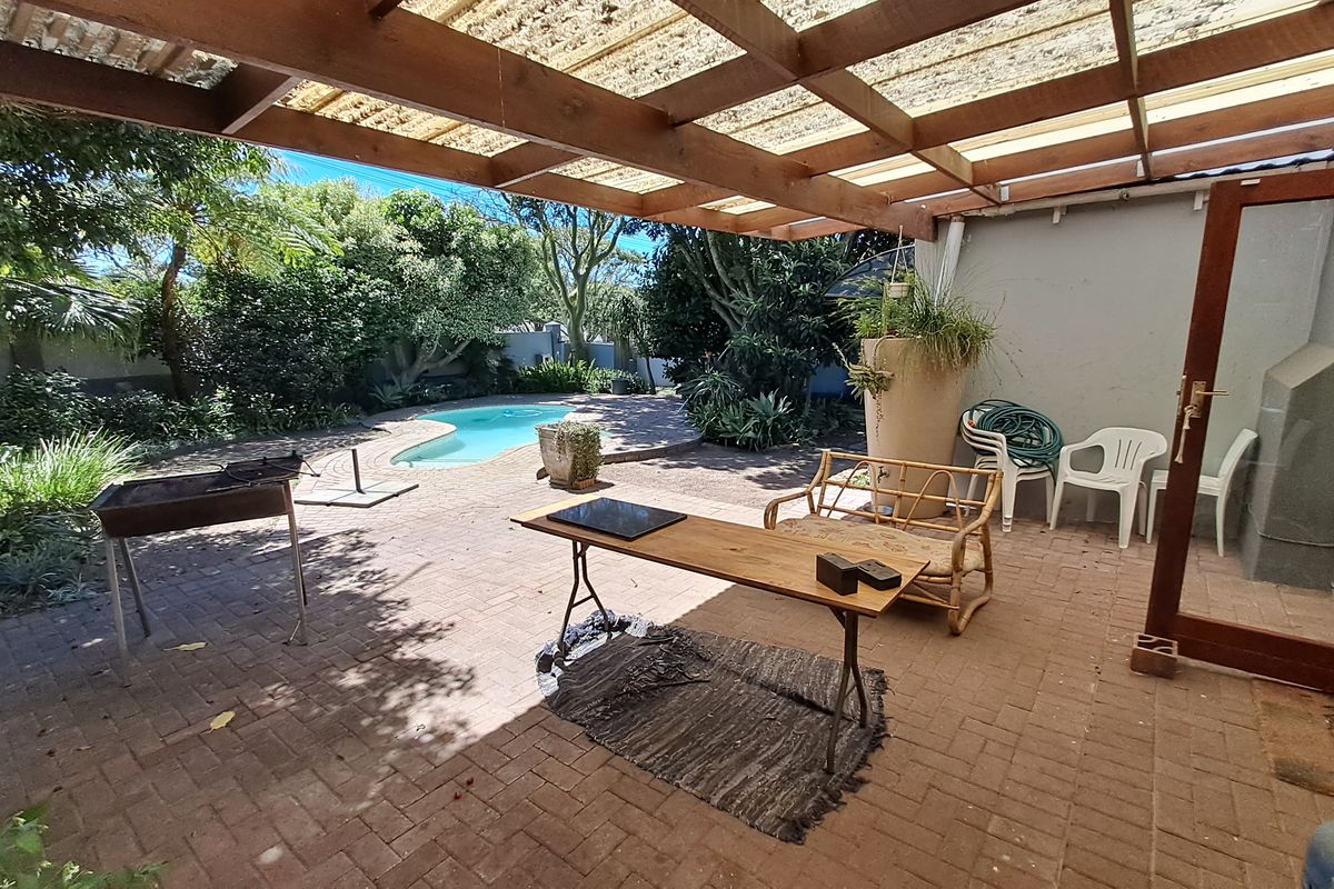 Spacious 4 Bedroom Family Home with Pool to Rent - Photo 2