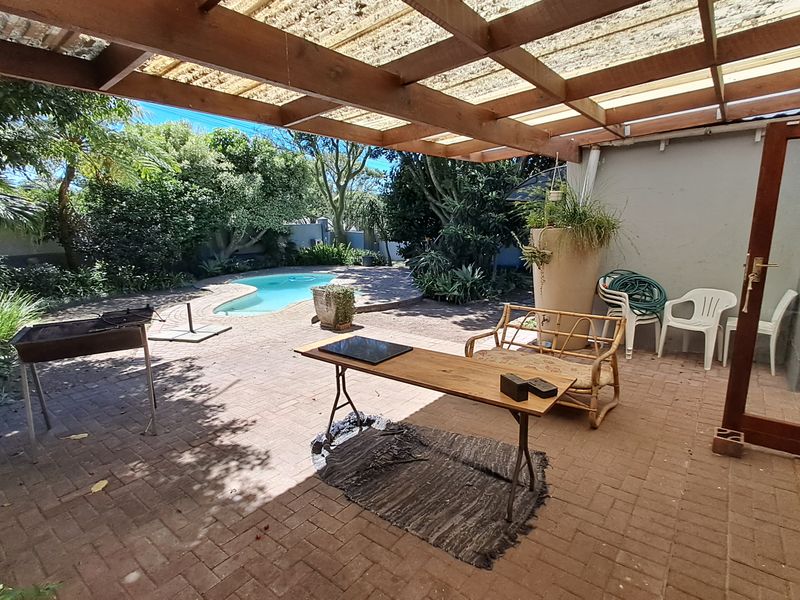 Spacious 4 Bedroom Family Home with Pool to Rent - Photo 2