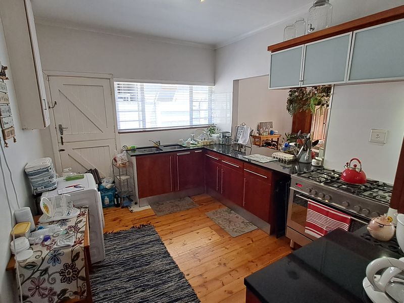 Spacious 4 Bedroom Family Home with Pool to Rent - Photo 8