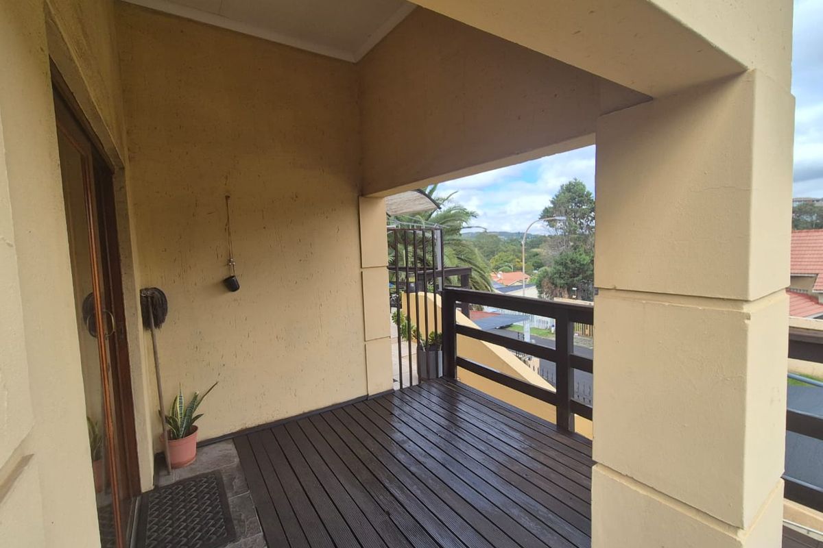 Spacious 3-Bedroom Townhouse with Triple Parking! - Photo 5