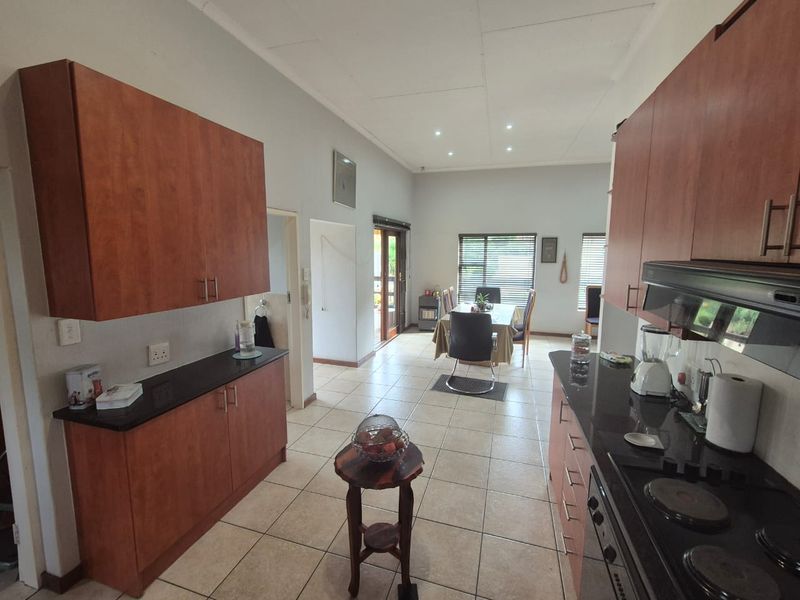 Spacious 3-Bedroom Townhouse with Triple Parking! - Photo 9