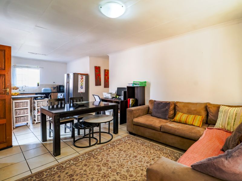 Bidding to start from R1 000 000!! Live Auction!! Spacious three-bedroom town house - Photo 10
