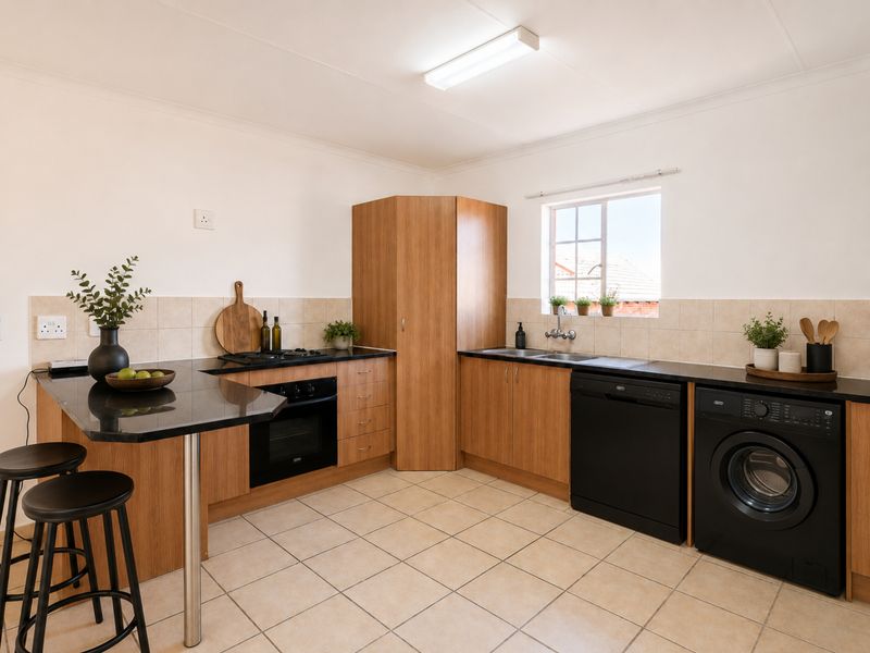 Bidding to start from R1 000 000!!! Live Auction!!! Spacious Three-bedroom Town-house - Photo 5