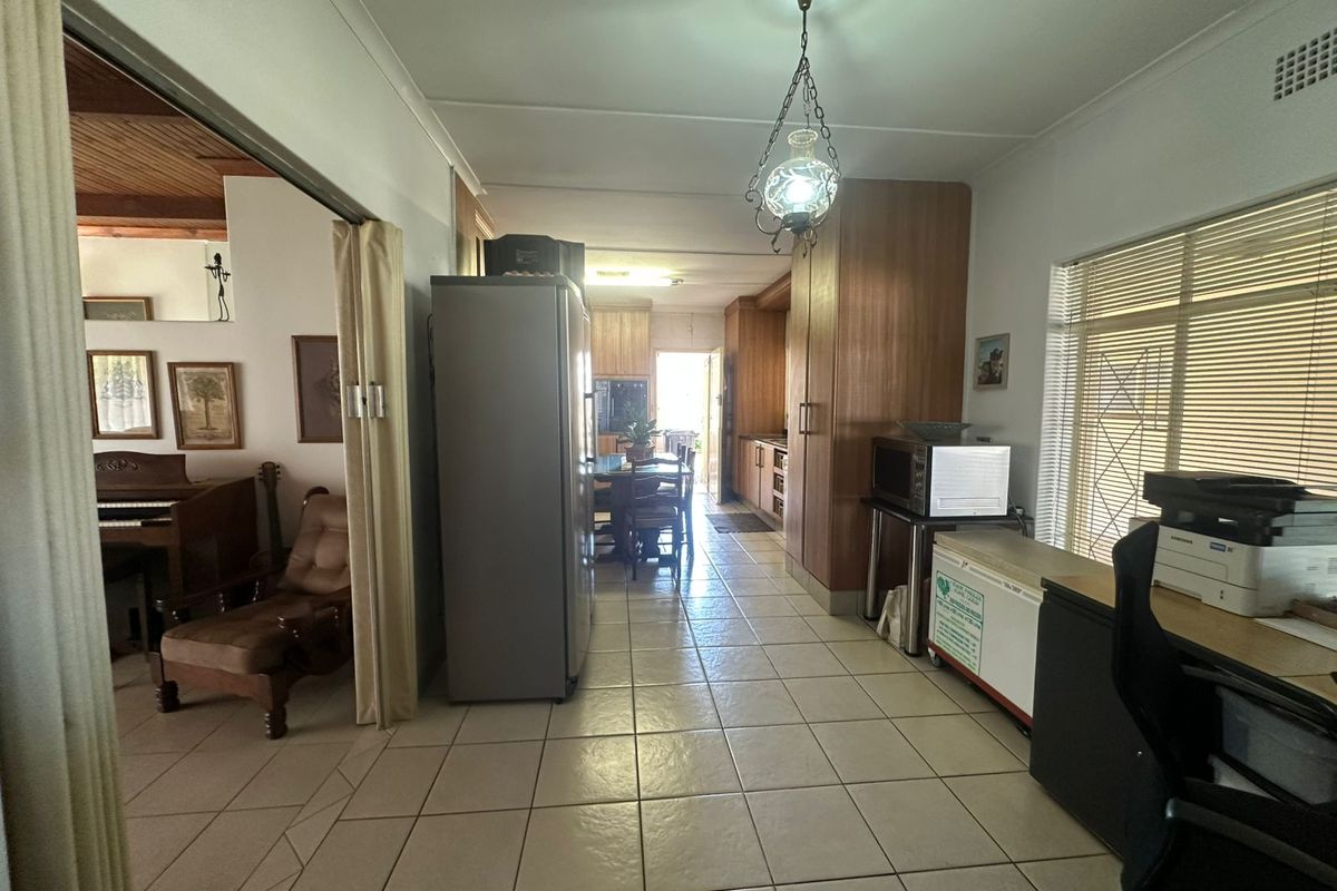 4 Bedroom House for Sale in Randhart - Photo 3