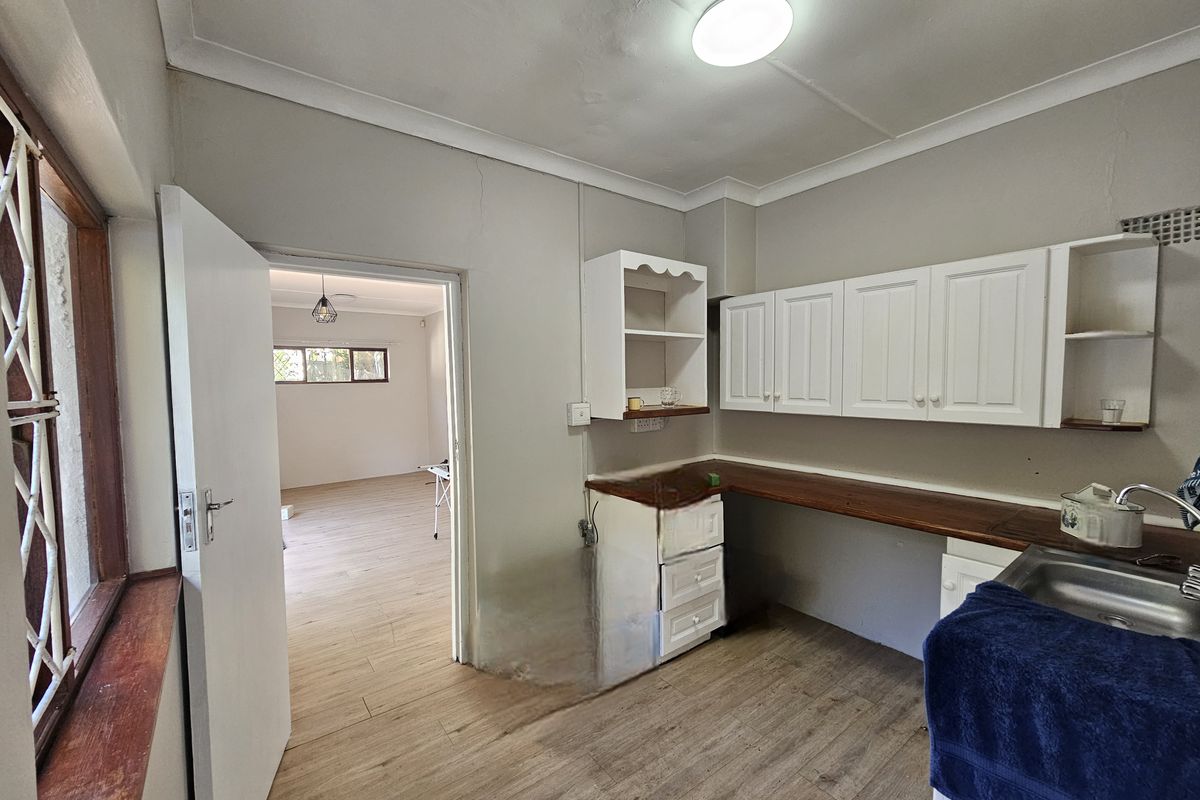 Nahoon - Secure, private and spacious Garden flat Available Immediately - Photo 2