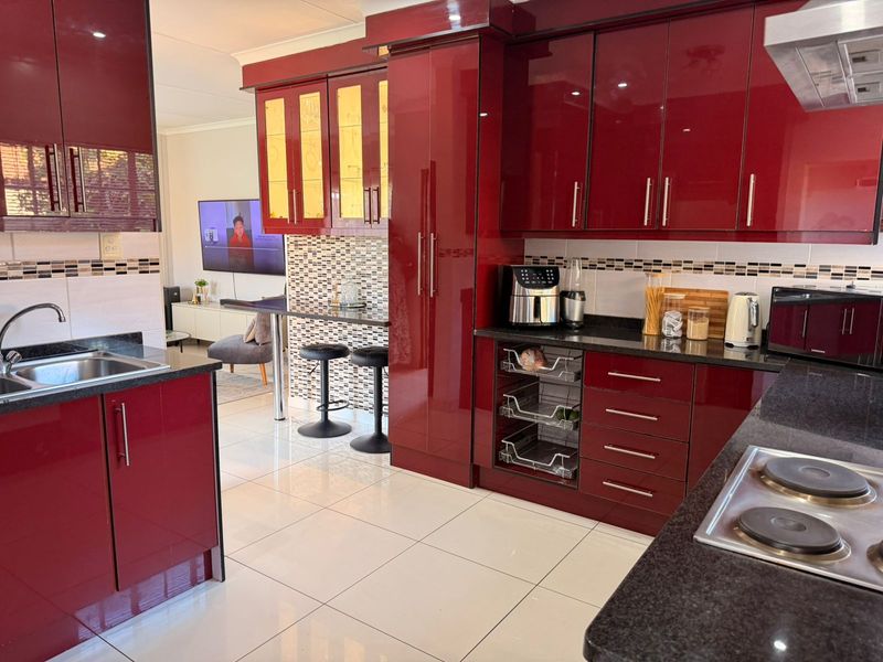 Beautiful Modern House Just for you - Photo 6