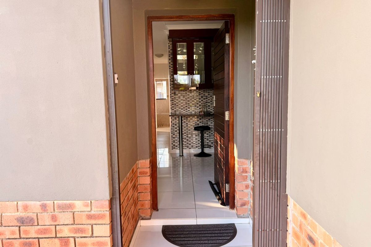 Beautiful Modern House Just for you - Photo 3