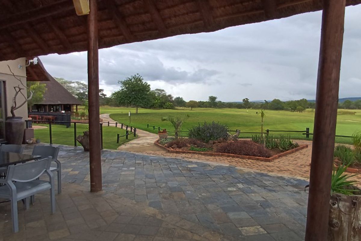 PREMIUM CORNER STAND WITH PRIVATE BUSHVELD BACKDROP. - Photo 2