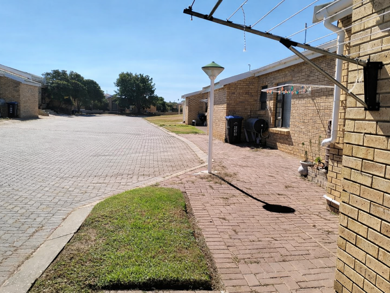 1-Bedroom Apartment in Secure Complex - Photo 2