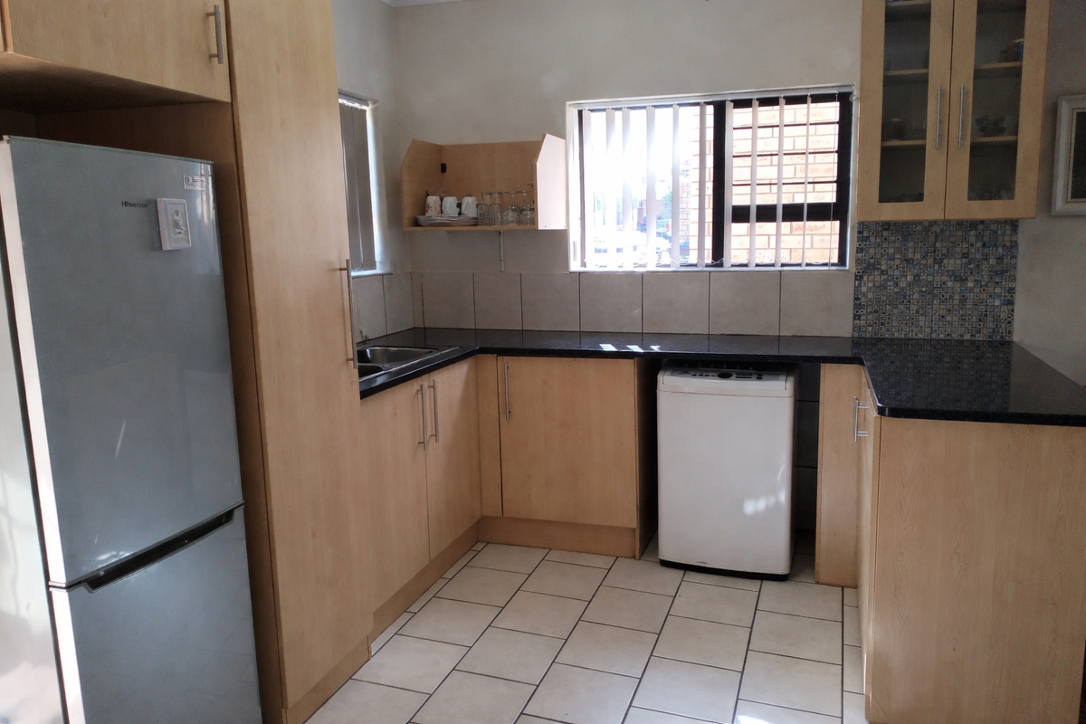 1-Bedroom Apartment in Secure Complex - Photo 3