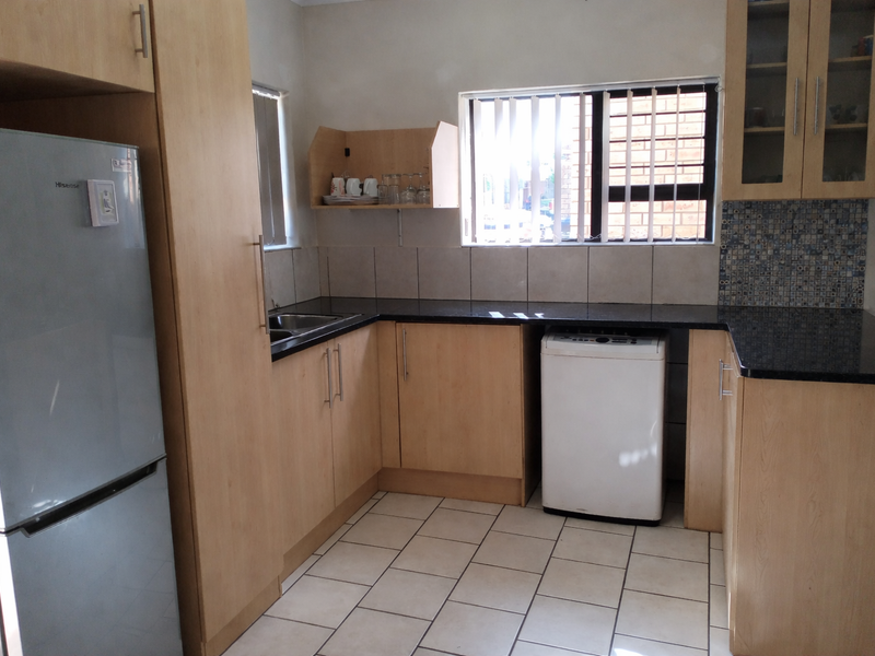 1-Bedroom Apartment in Secure Complex - Photo 3