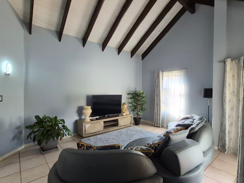 Modern Luxury in Cranleigh Estate - Photo 5