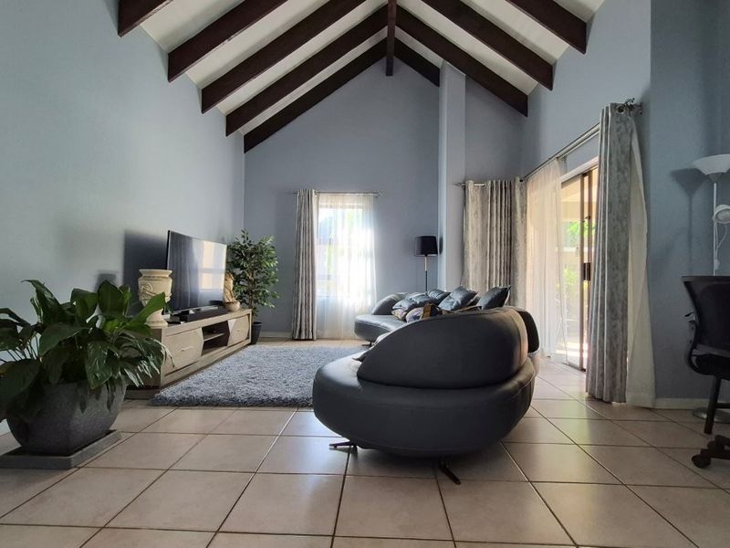 Modern Luxury in Cranleigh Estate - Photo 4