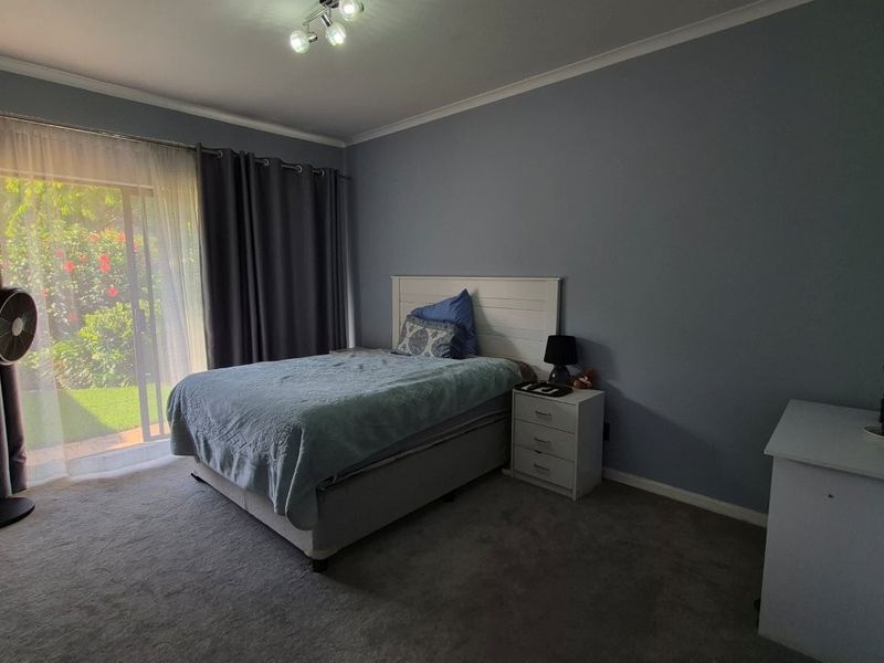 Modern Luxury in Cranleigh Estate - Photo 10