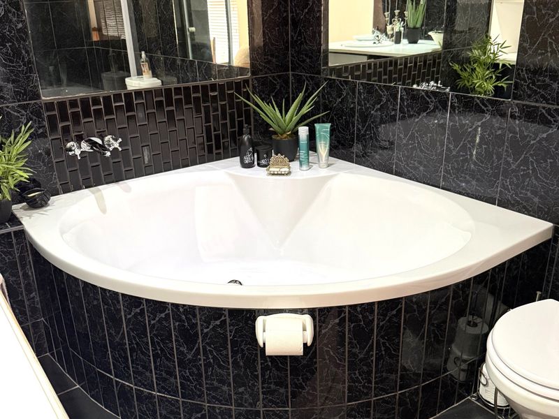 3 BEDROOM FAMILY HOME IN TAFELZICHT - Photo 10