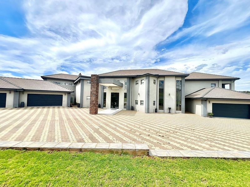 A Private Estate Where Luxury Meets Sustainable Living - Photo 2