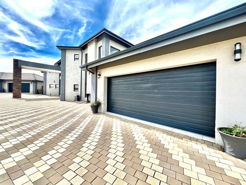 A Private Estate Where Luxury Meets Sustainable Living - Photo 3