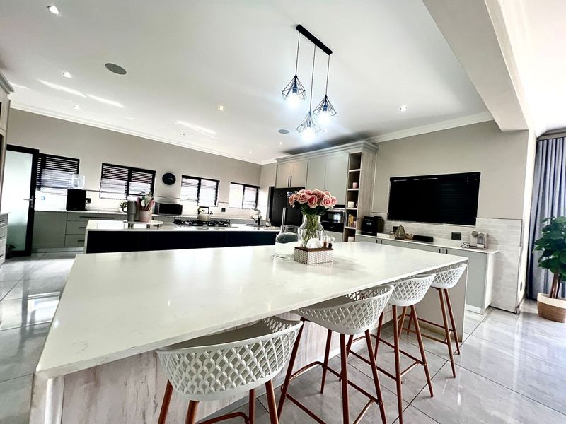 A Private Estate Where Luxury Meets Sustainable Living - Photo 10