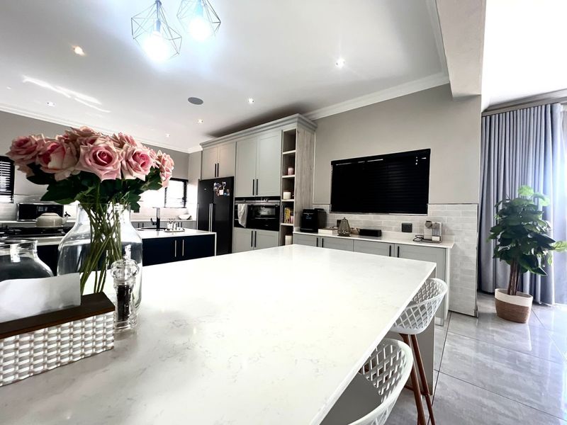 A Private Estate Where Luxury Meets Sustainable Living - Photo 9