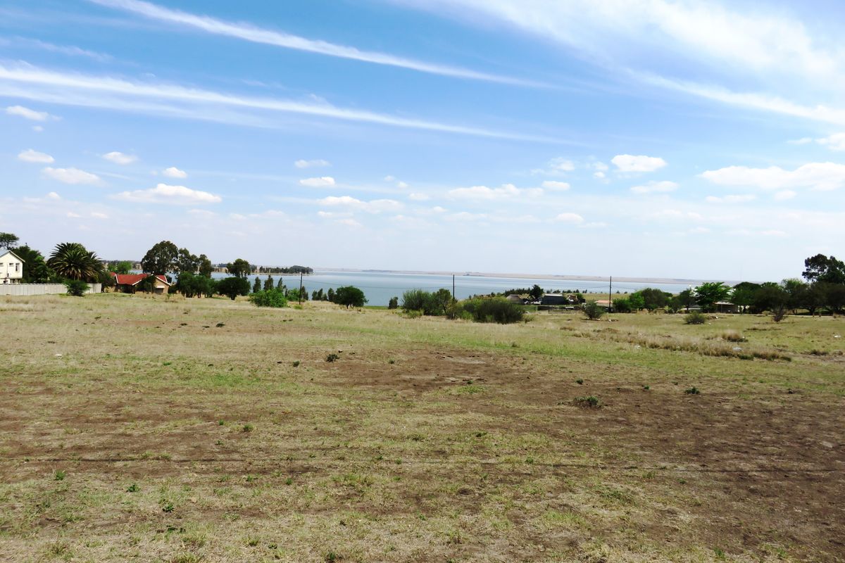 Stand of Land waiting for a designer home build in Oranjeville, Vaal Dam - Photo 5