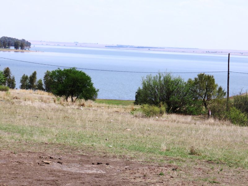 Stand of Land waiting for a designer home build in Oranjeville, Vaal Dam - Photo 10