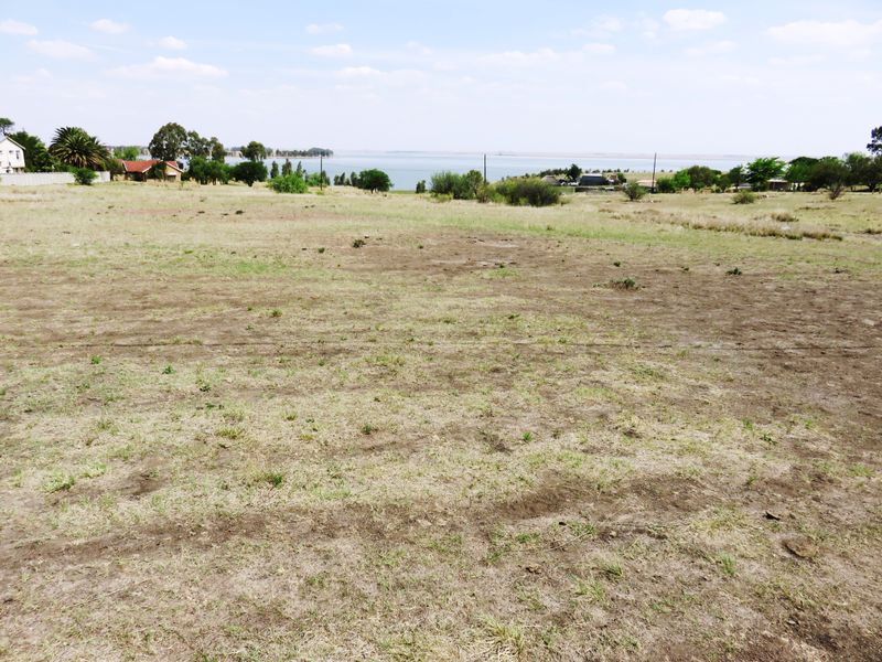 Stand of Land waiting for a designer home build in Oranjeville, Vaal Dam - Photo 7