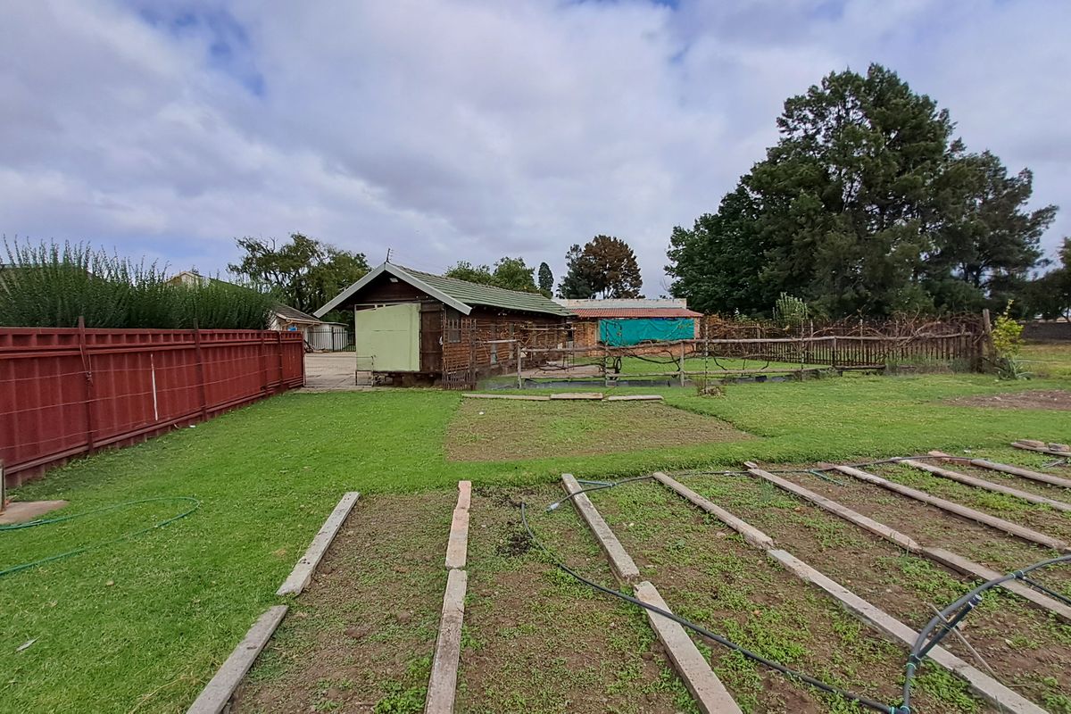 Spacious 1.8 Hectare Smallholding – Endless Potential for Country Living - Photo 5